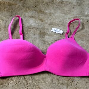 Victoria’s Secret NWT Hot Pink cotton wireless lined bra - size 38C